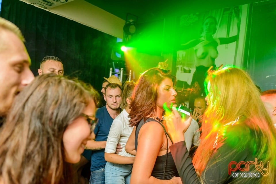 Dj Zoom, The Lounge