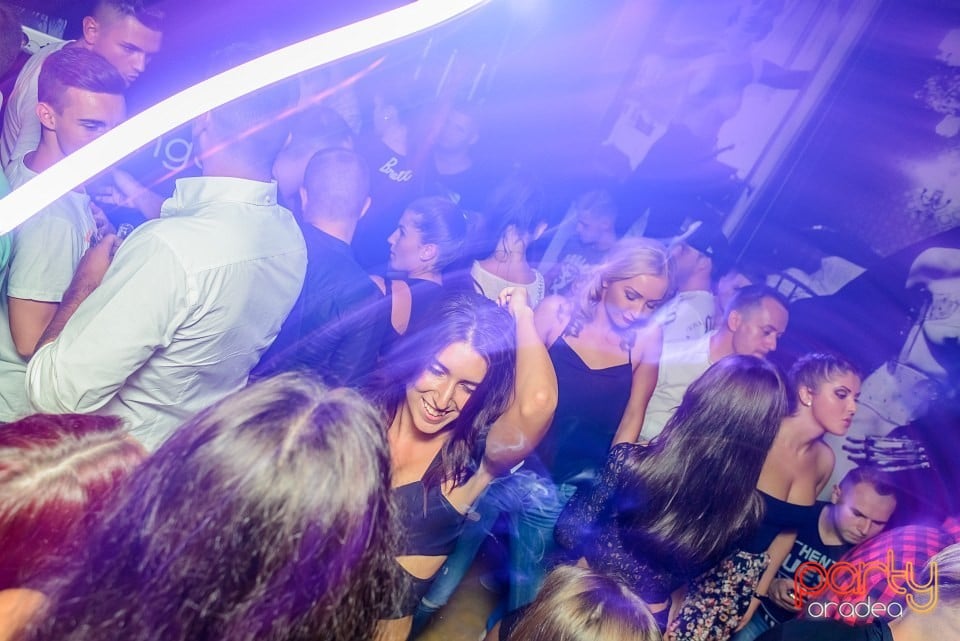 Dj Zoom, The Lounge