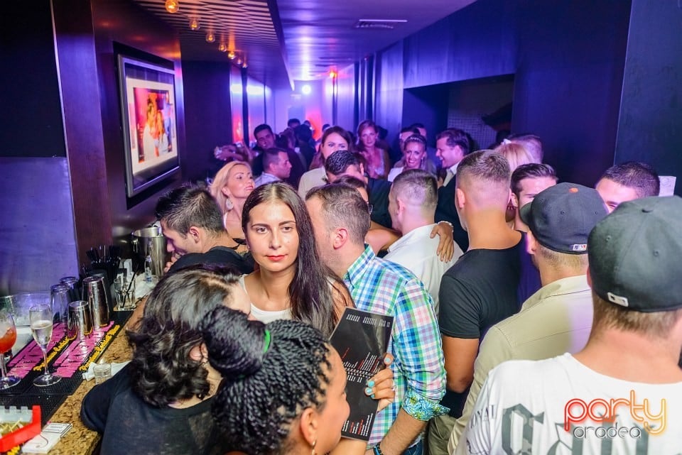Dj Zoom, The Lounge