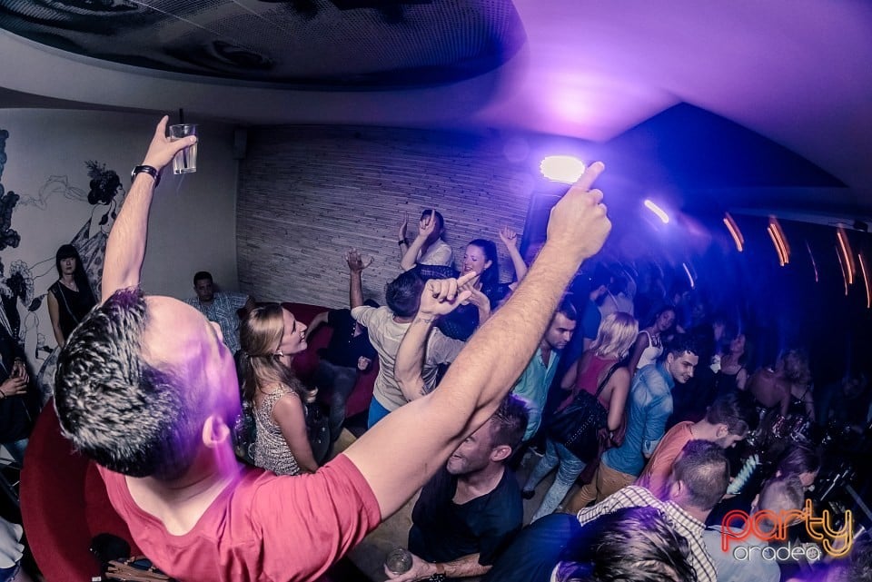 Dj Zoom, The Lounge