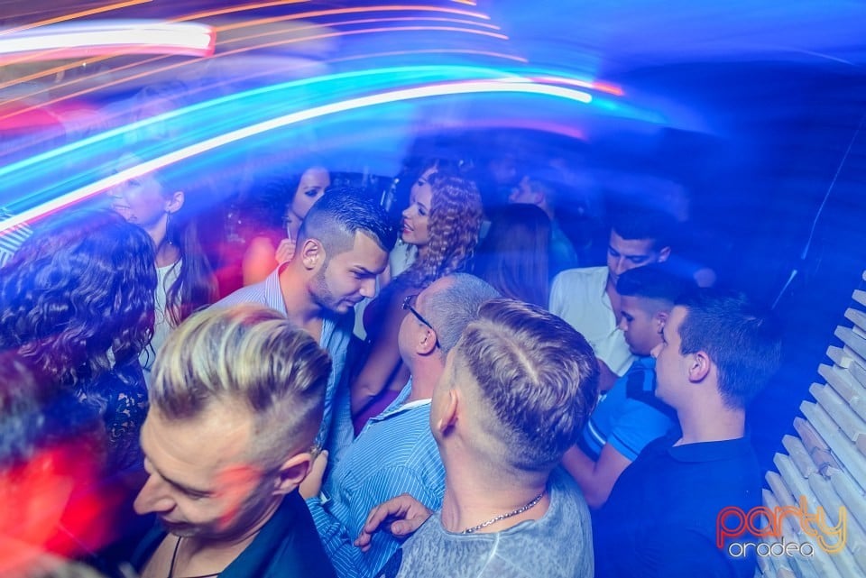 Dj Zoom, The Lounge