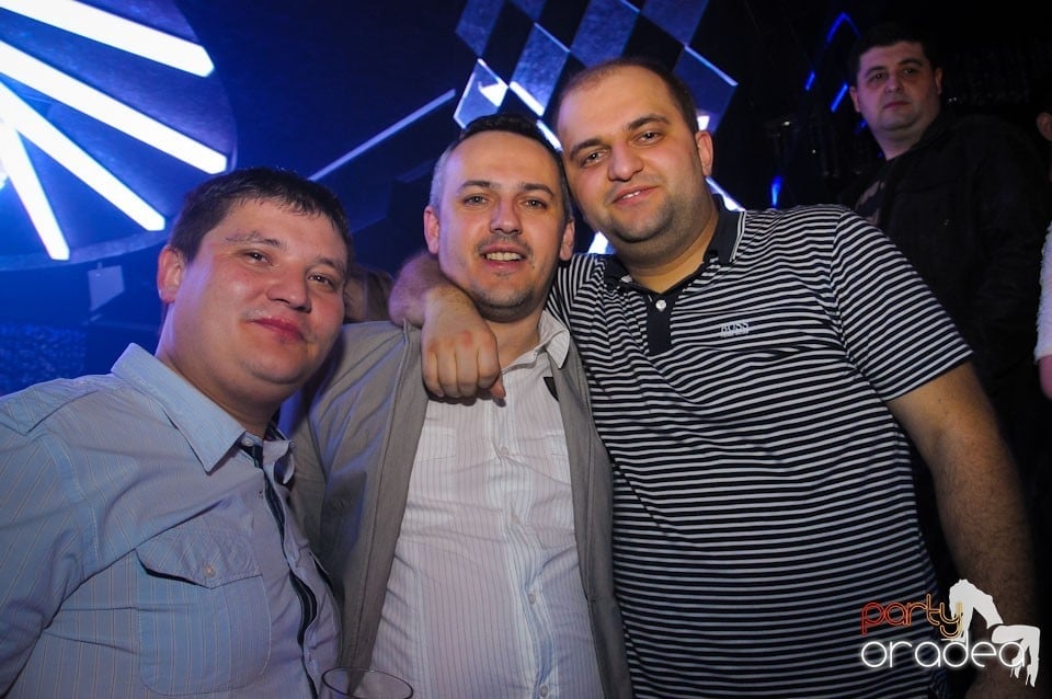 Ernesto Ferreyra & Dos Rayas în The One,