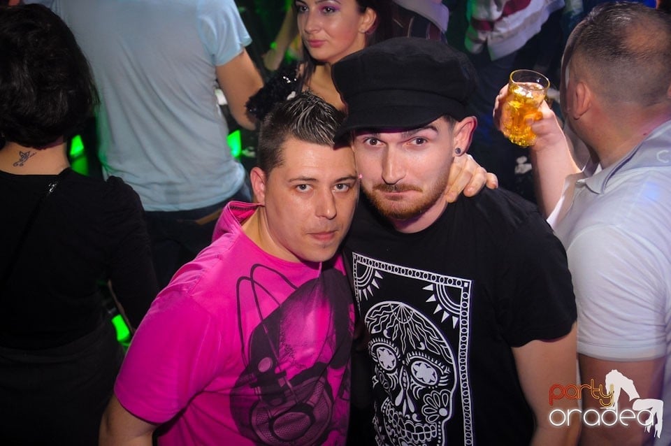 Ernesto Ferreyra & Dos Rayas în The One,