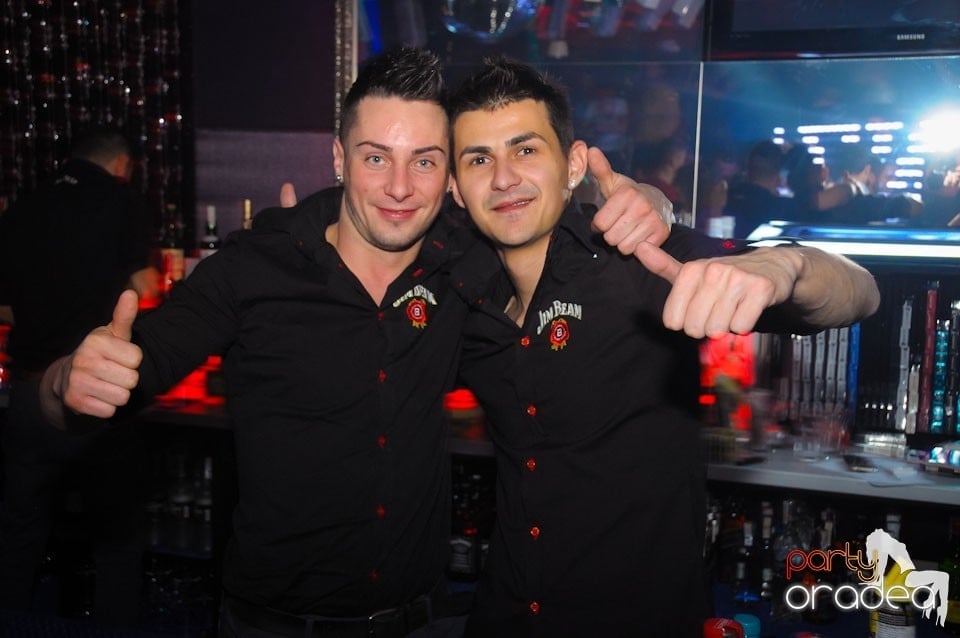 Ernesto Ferreyra & Dos Rayas în The One,