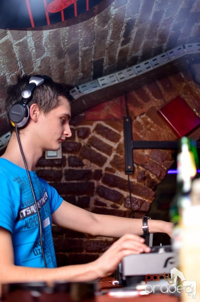 Escape Club Party cu DJ Mihy, 