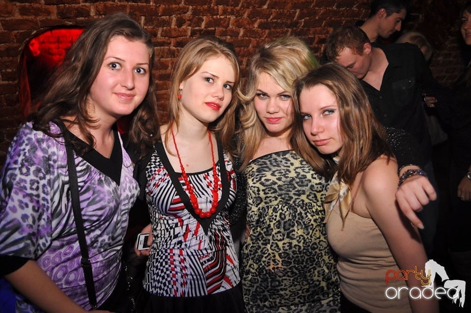Escape Club seară de seară,