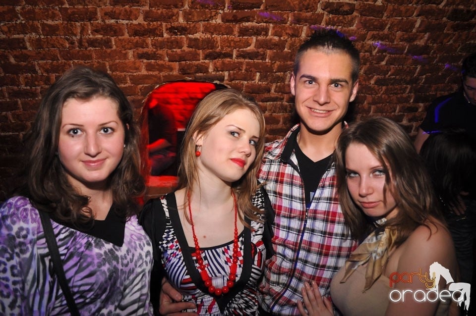 Escape Club seară de seară,