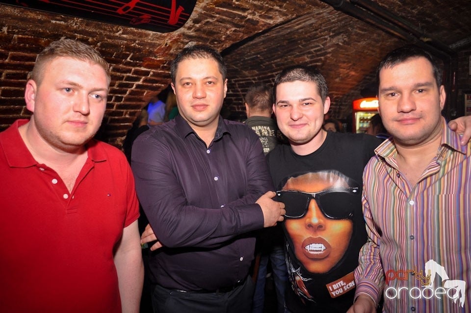 Escape Club seară de seară,