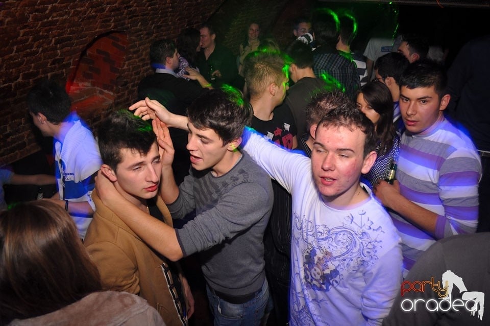 Escape Club seară de seară,