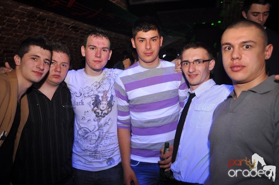 Escape Club seară de seară,