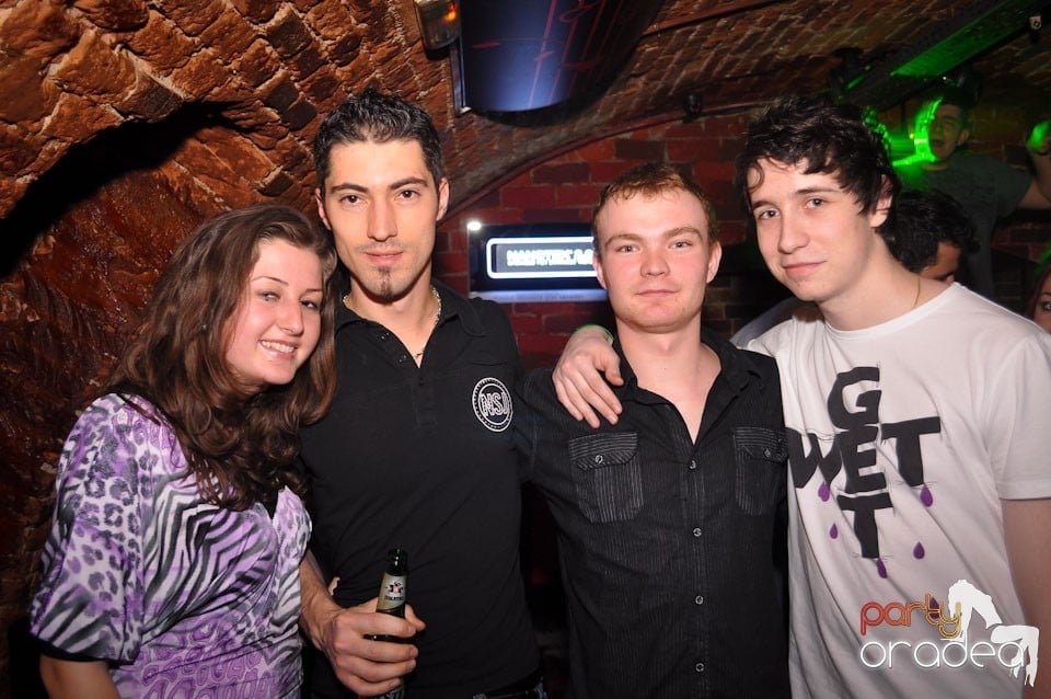 Escape Club seară de seară,
