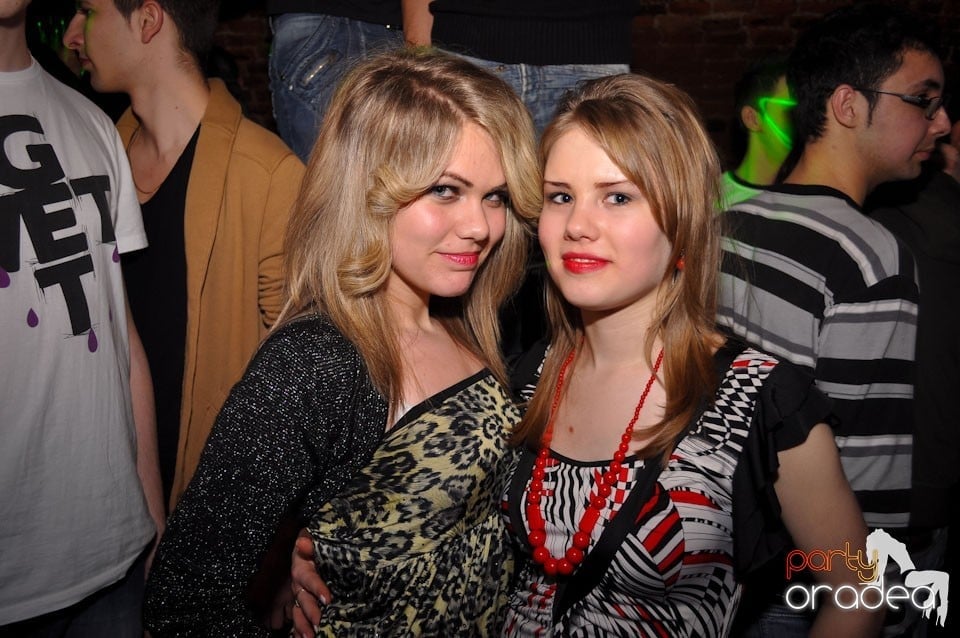 Escape Club seară de seară,