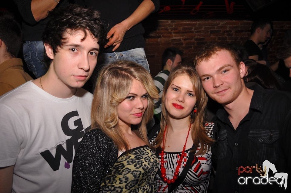 Escape Club seară de seară,