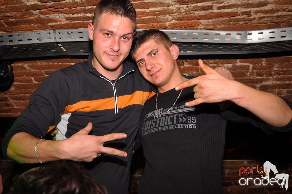 Escape Club seară de seară,