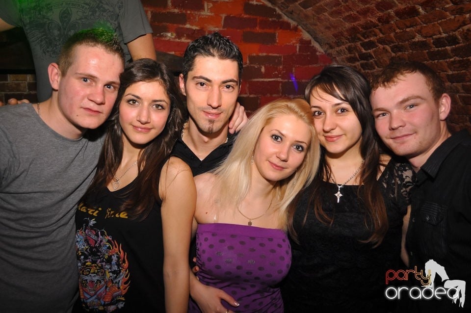 Escape Club seară de seară,