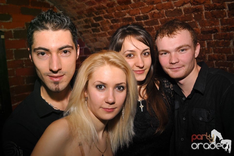 Escape Club seară de seară,