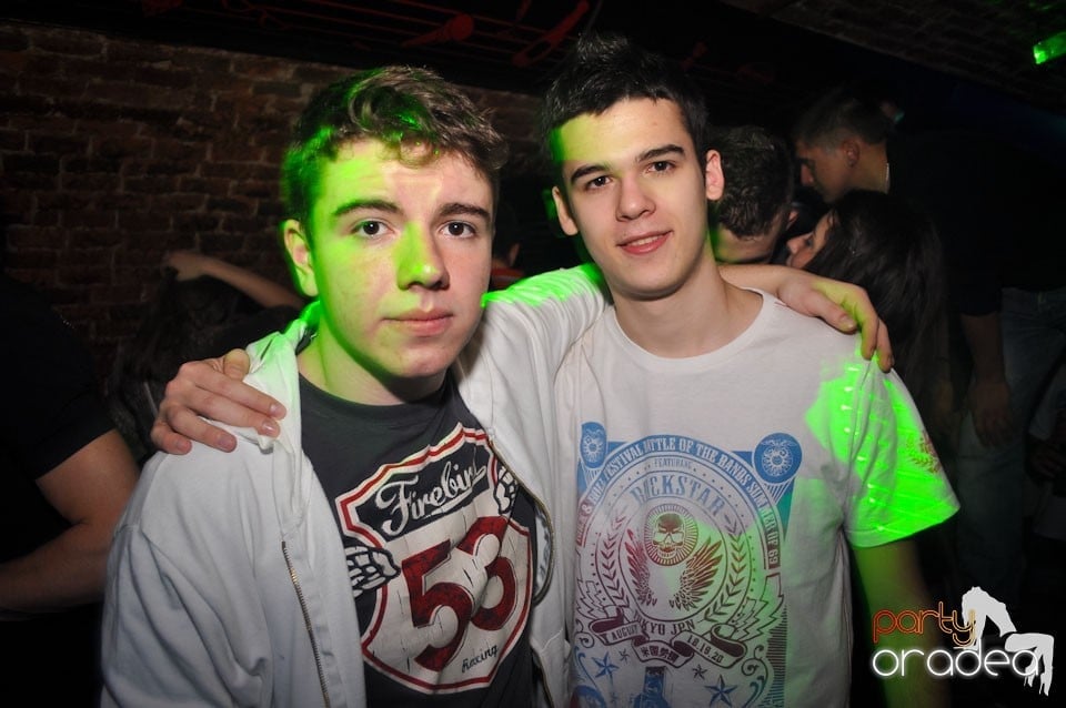 Escape Club seară de seară,