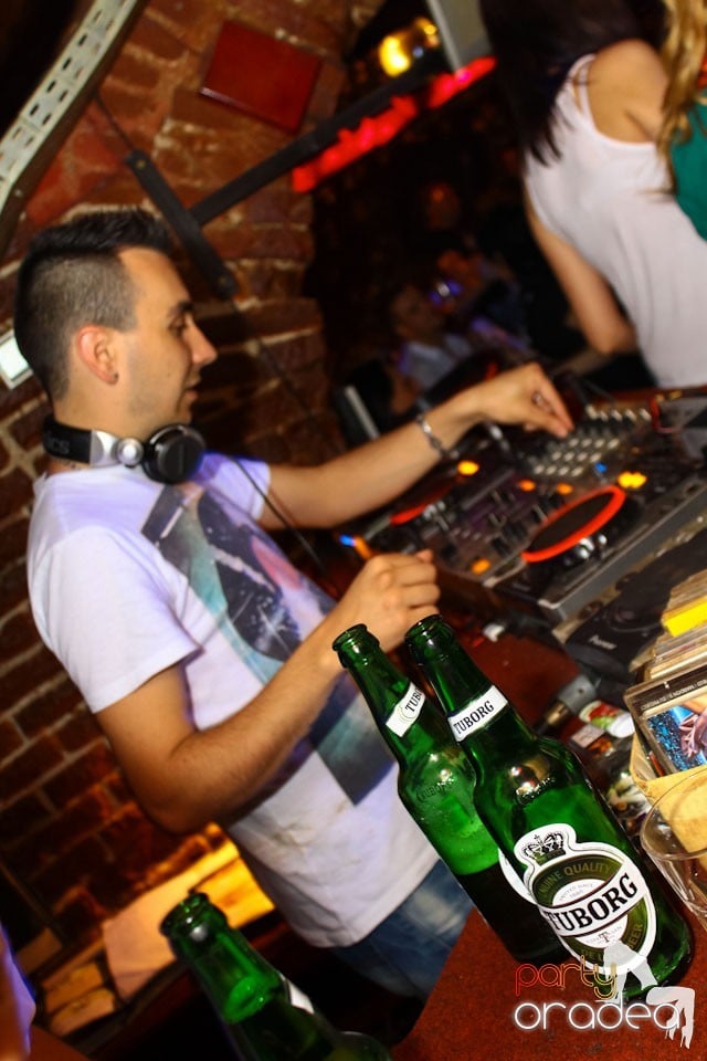 Escape Friday Party, 