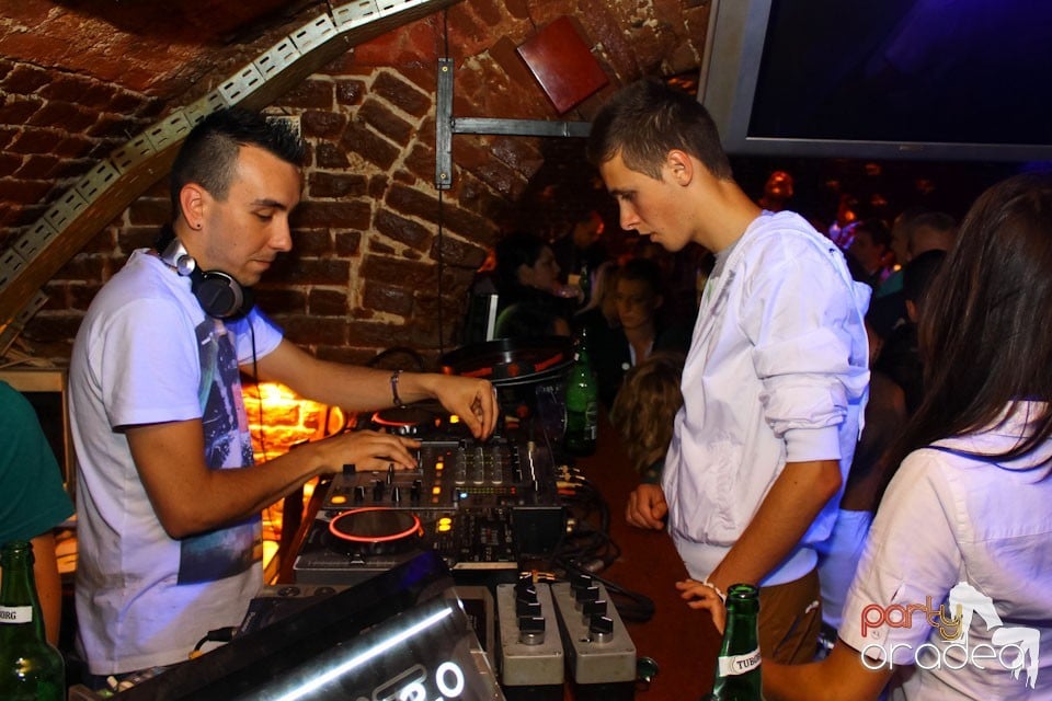 Escape Friday Party, 