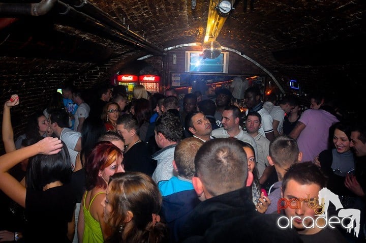 Escape Party sâmbătă seara, 