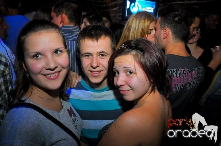 Escape Party sâmbătă seara, 