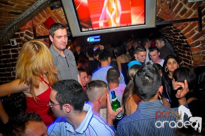 Escape Party sâmbătă seara, 