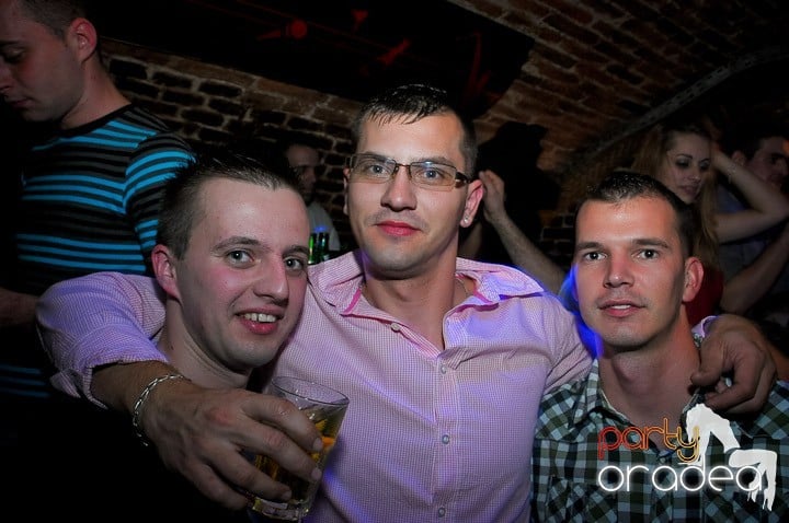 Escape Party sâmbătă seara, 