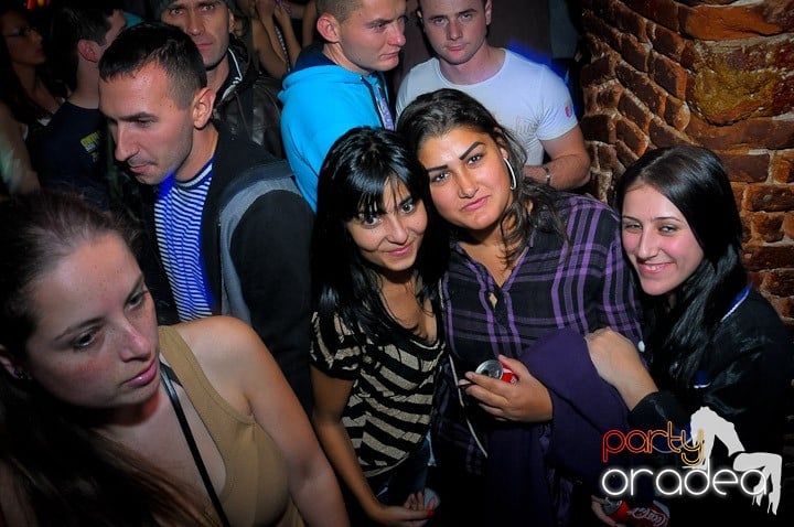 Escape Party sâmbătă seara, 