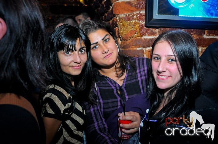 Escape Party sâmbătă seara, 