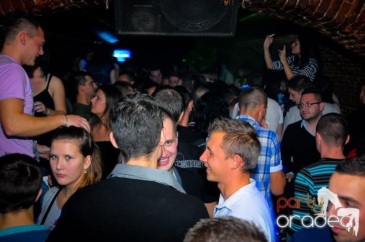 Escape Party sâmbătă seara, 