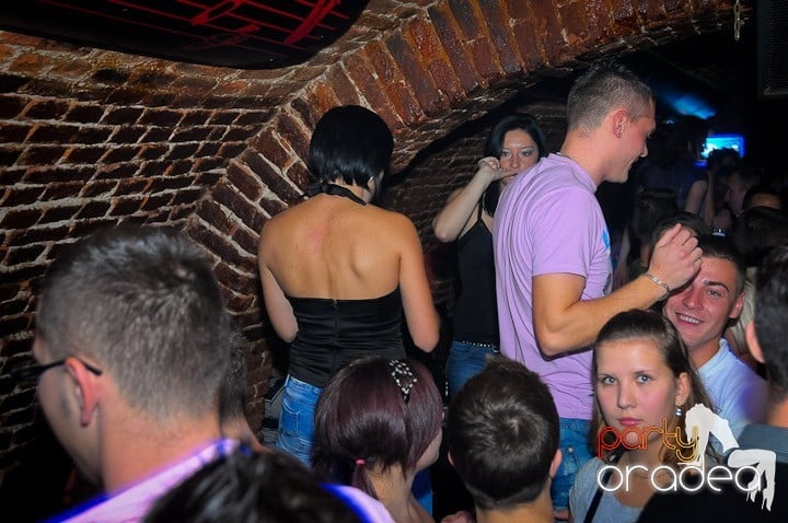 Escape Party sâmbătă seara, 