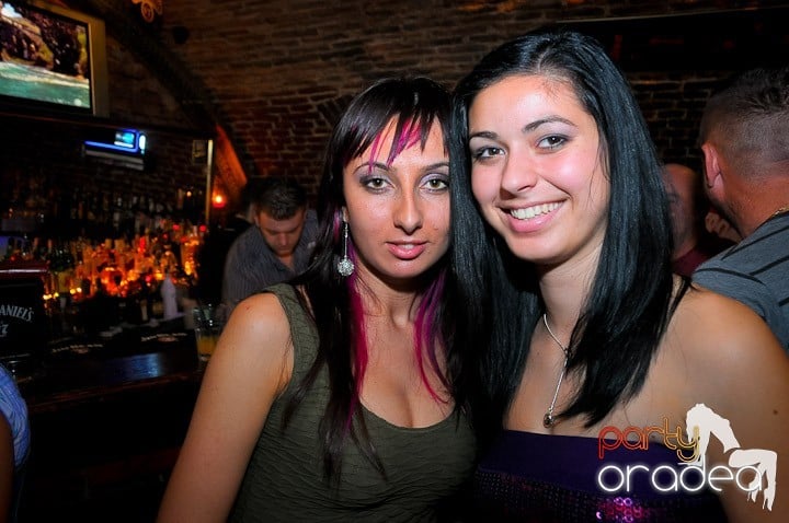 Escape Party sâmbătă seara, 