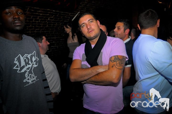 Escape Party sâmbătă seara, 