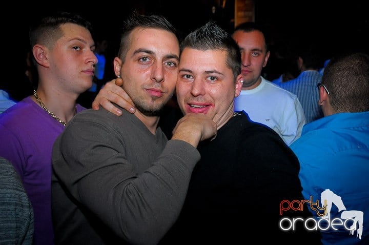 Escape Party sâmbătă seara, 