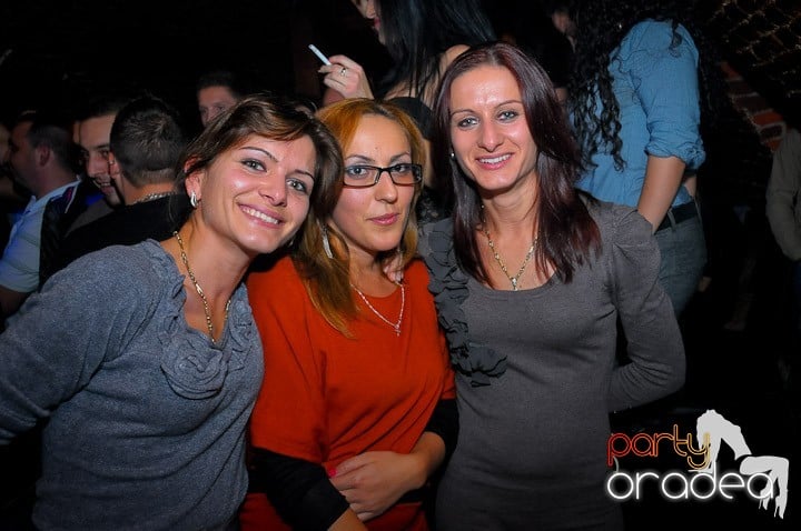 Escape Party sâmbătă seara, 