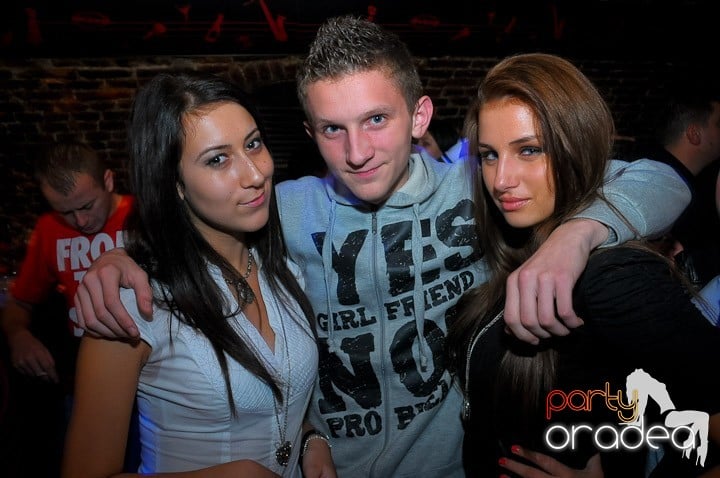 Escape Party sâmbătă seara, 