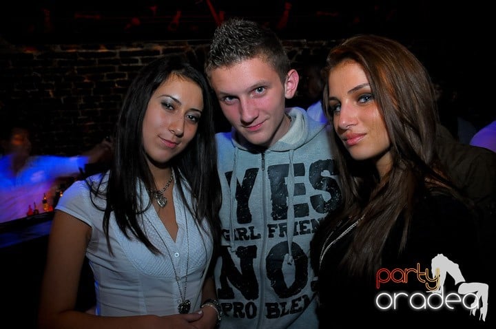 Escape Party sâmbătă seara, 