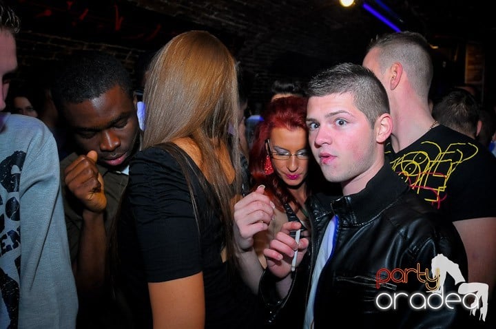 Escape Party sâmbătă seara, 