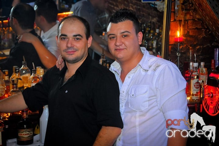 Escape Party sâmbătă seara, 