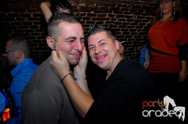 Escape Party sâmbătă seara, 