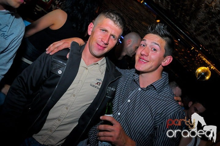 Escape Party sâmbătă seara, 