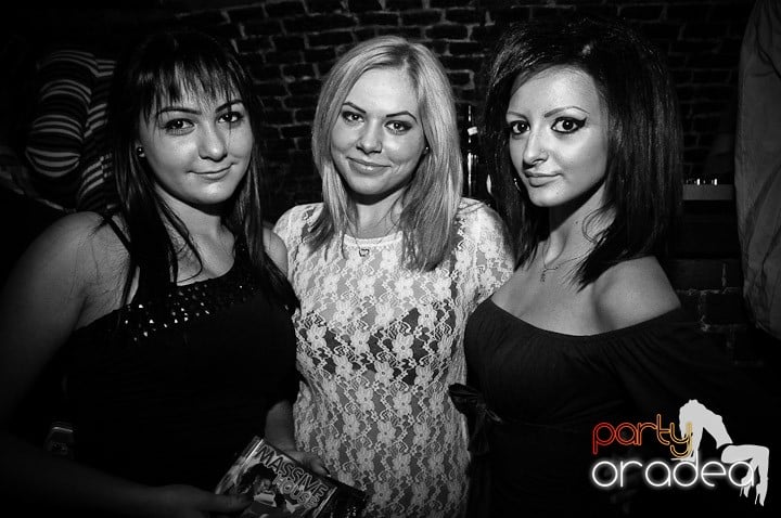 Escape Party sâmbătă seara, 