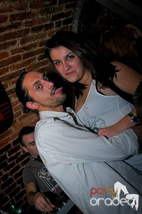 Escape Party sâmbătă seara, 