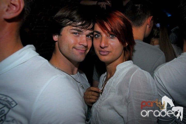 Escape Party sâmbătă seara, 