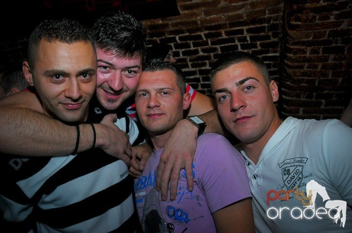 Escape Party sâmbătă seara, 