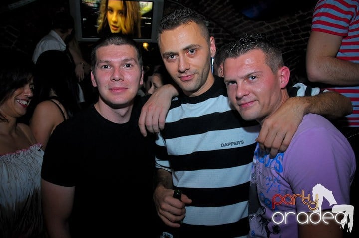 Escape Party sâmbătă seara, 