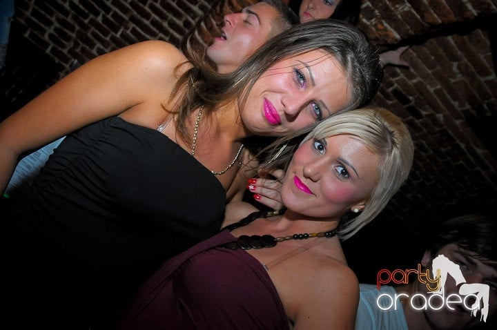 Escape Party sâmbătă seara, 