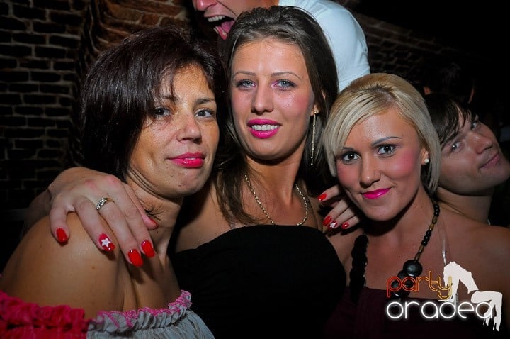 Escape Party sâmbătă seara, 