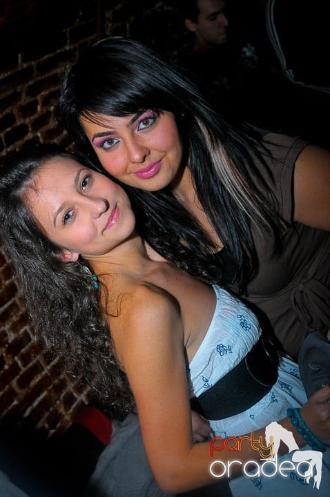 Escape Party sâmbătă seara, 