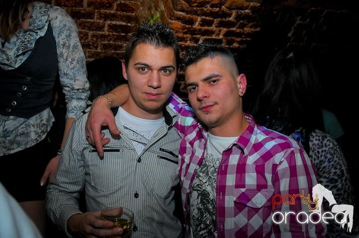 Escape Party sâmbătă seara, 